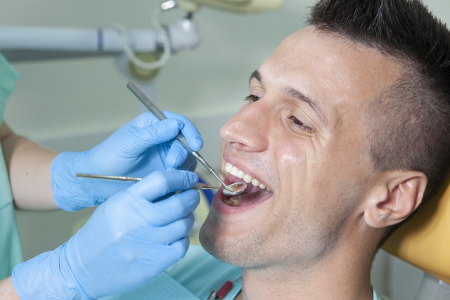 外国人患者対応で求められる“伝わる英会話”——歯科医院にできる小さな工夫から